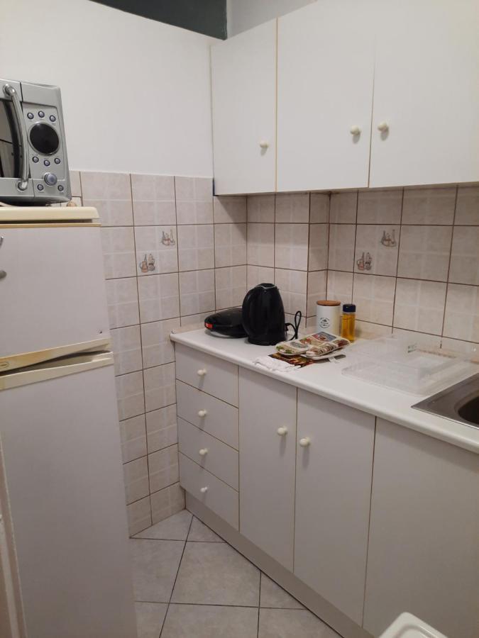 Lousi House Apartment Athena Bagian luar foto